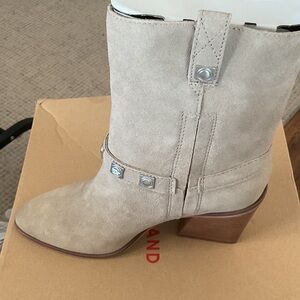 Lucky Brand Light Tan Heeled Boots